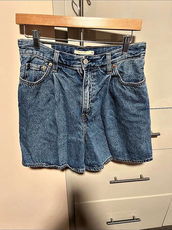 Levi's Pants - Levi's Ribcage Shorts Denim Jean Shorts Waist 28 Like New